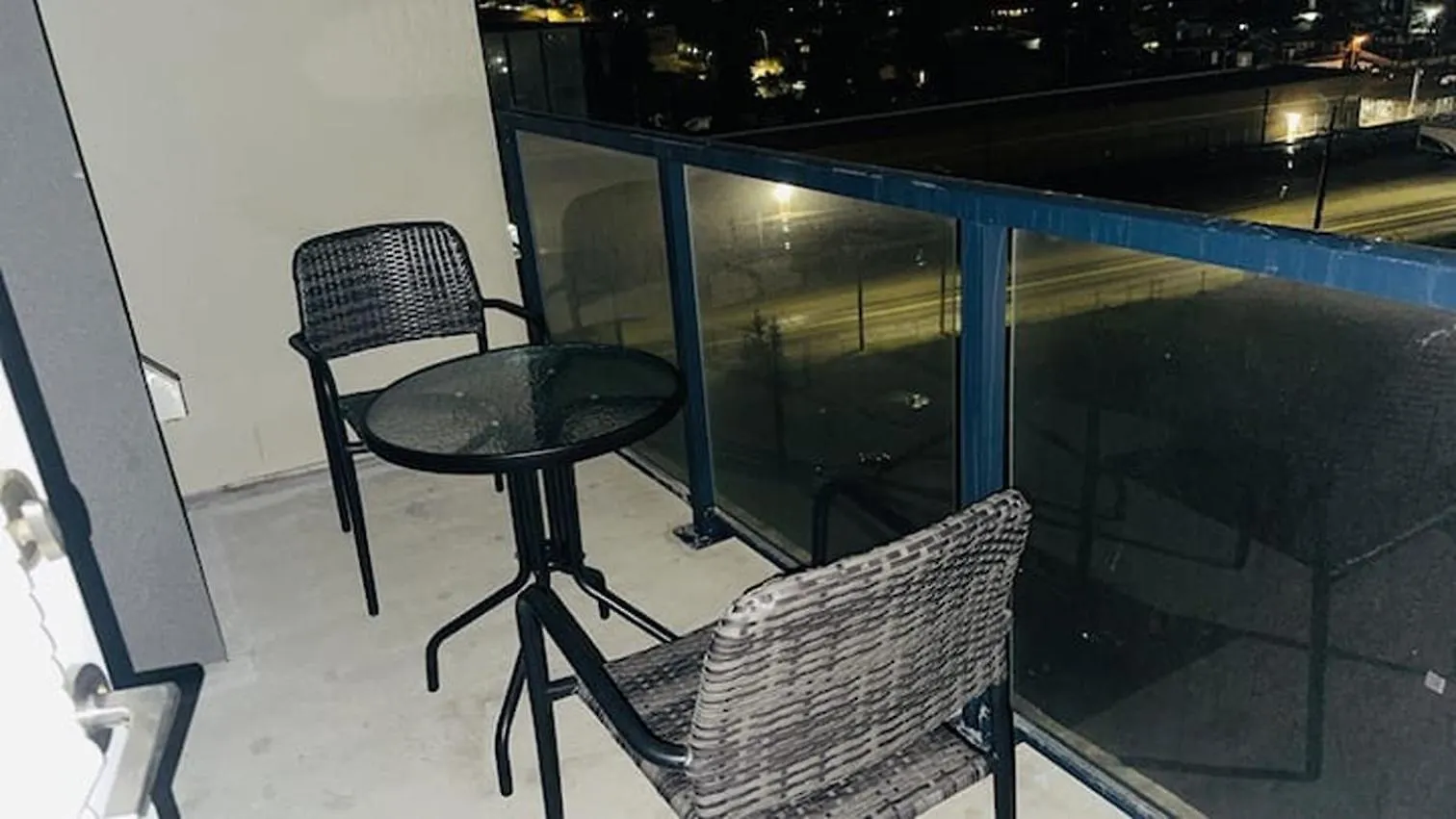 Spacious Apartment Near Stampede & Train Station Calgary Canada