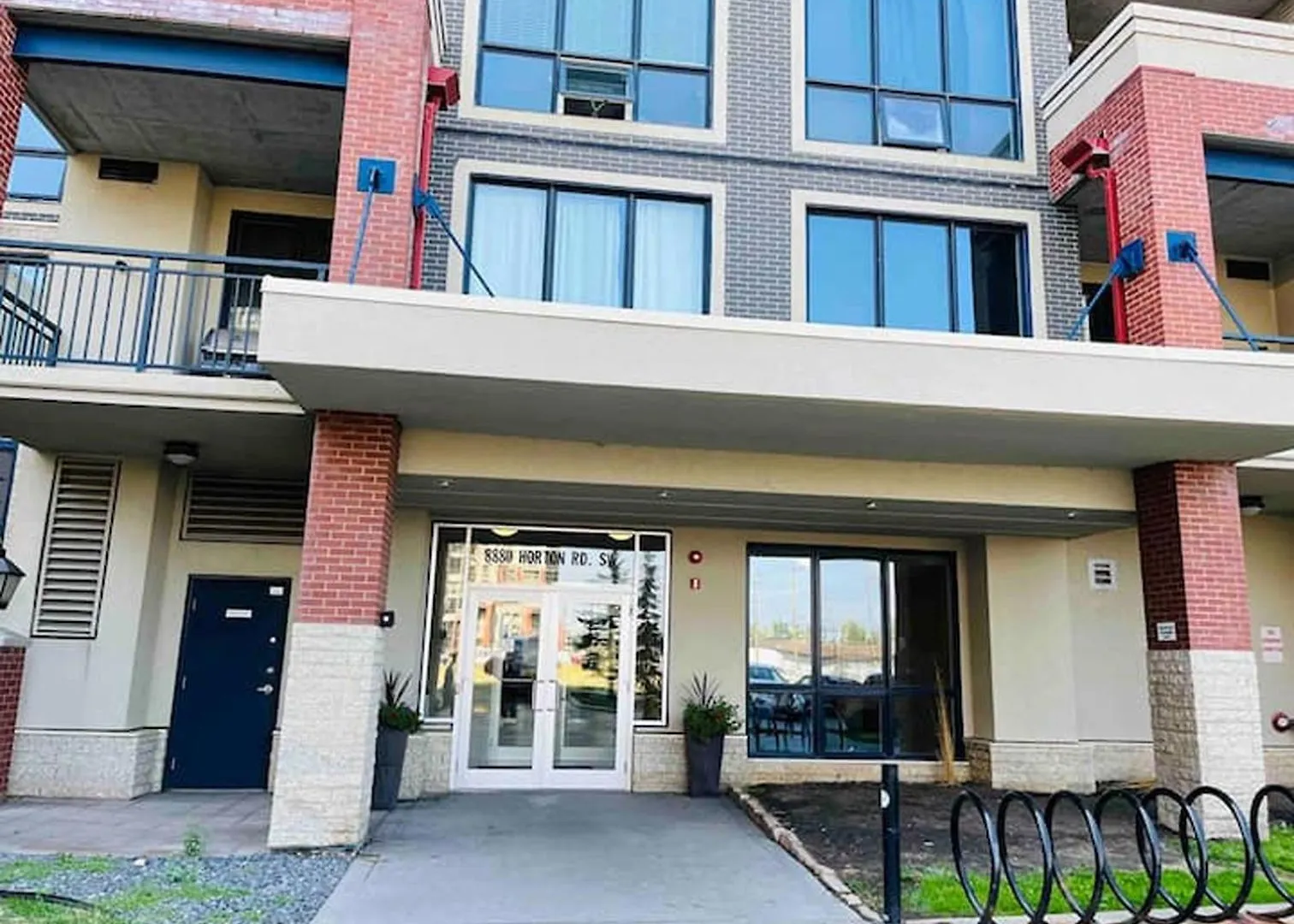 Spacious Apartment Near Stampede & Train Station Calgary 0*,