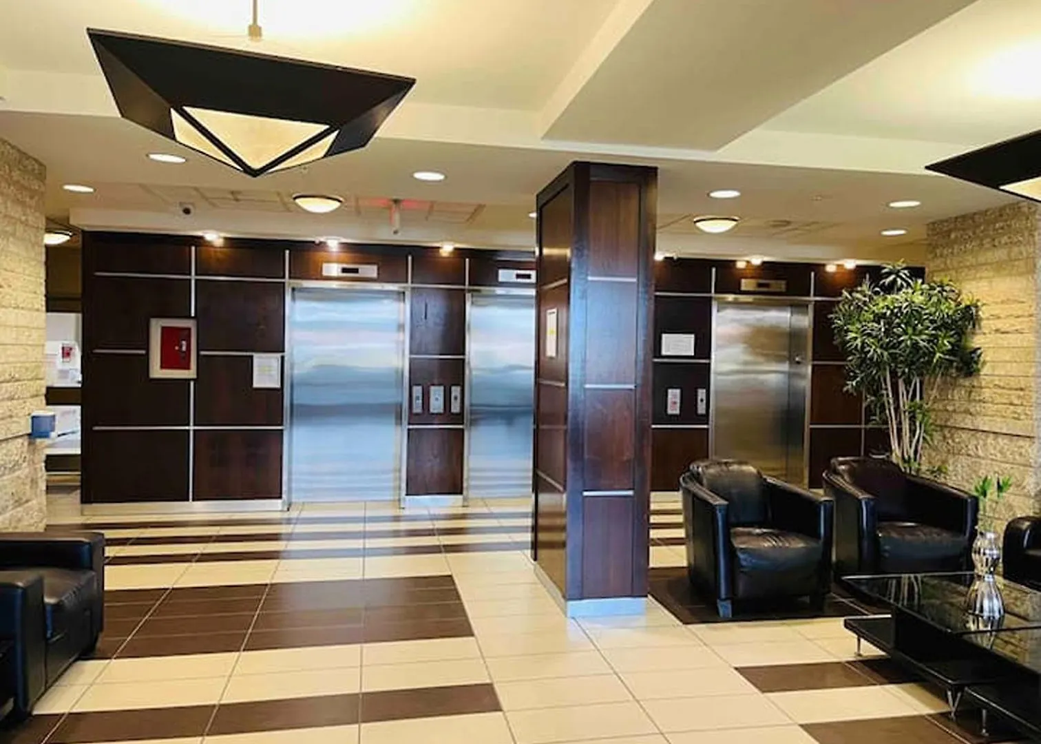 Spacious Apartment Near Stampede & Train Station Calgary