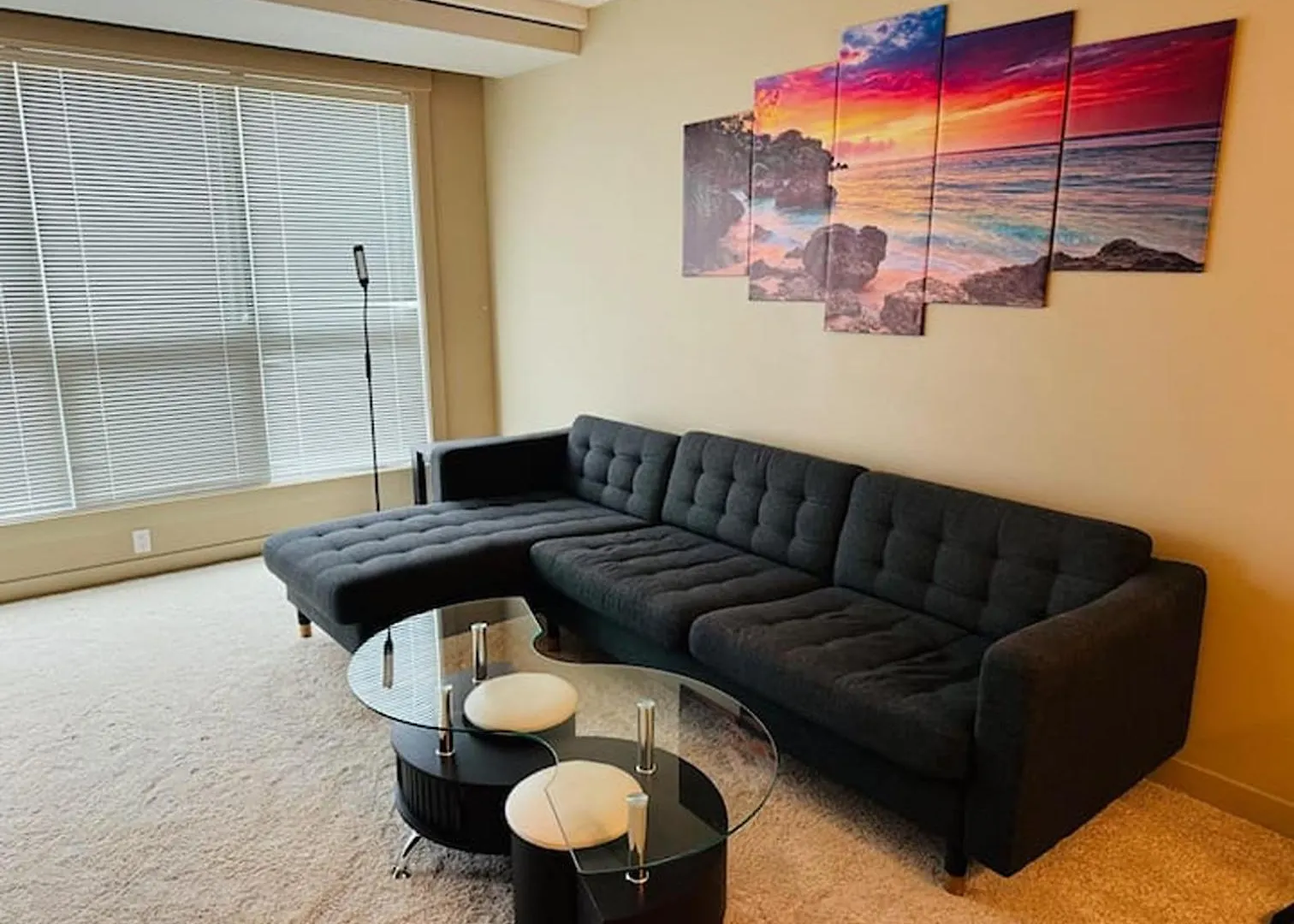 Spacious Apartment Near Stampede & Train Station Calgary