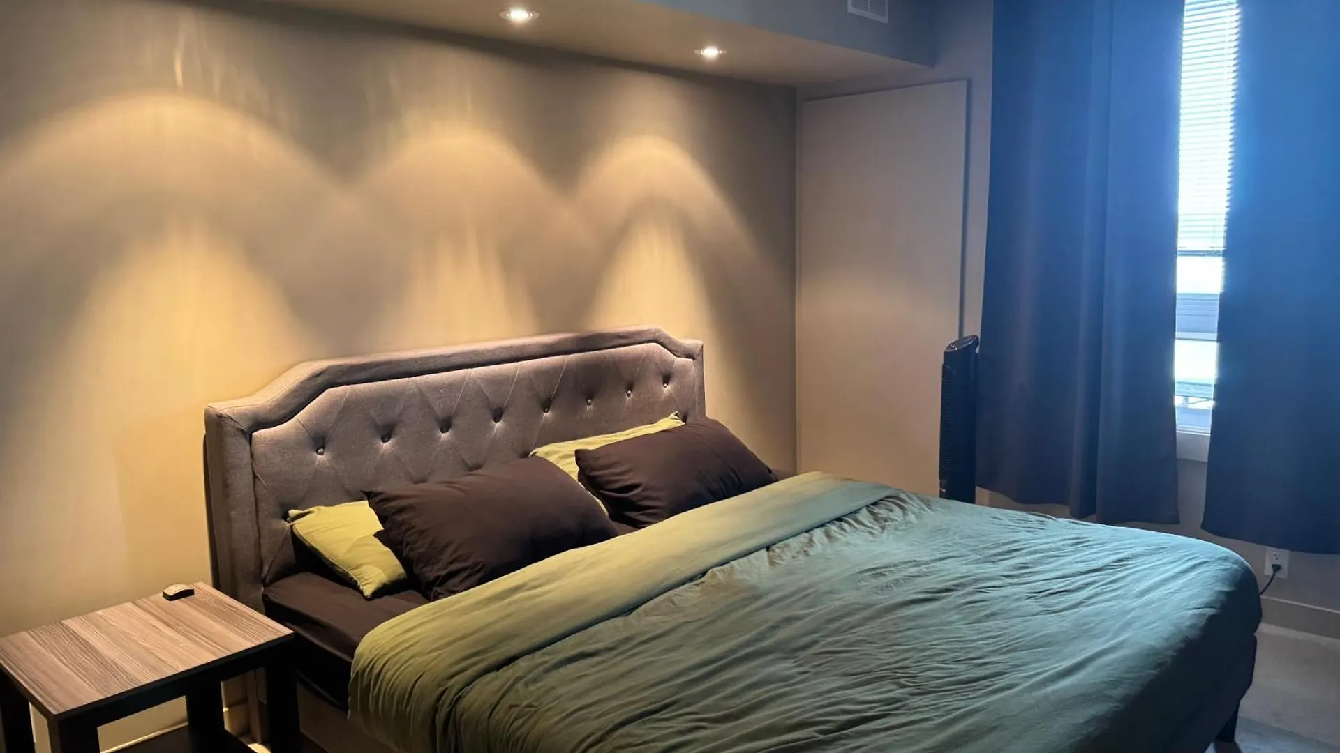 Spacious Apartment Near Stampede & Train Station Calgary Canada